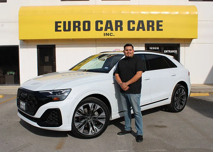 arturo farias service advisor west avenue location 011
