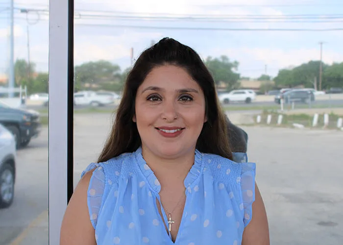 laura verdecanna service advisor hill country location 01